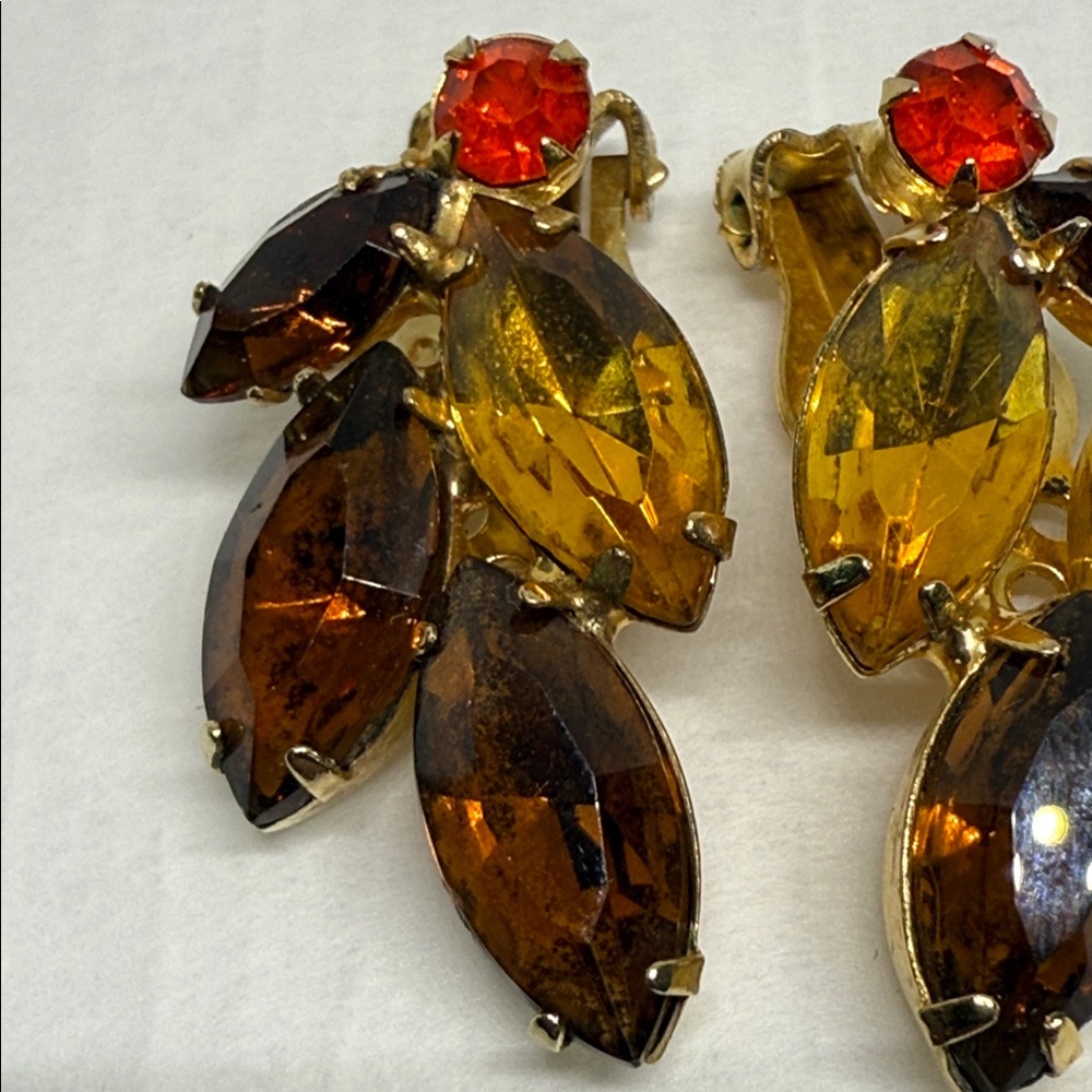 Vintage root bear & apple cider Gold tone Brown Leaf clip on Earrings - Picture 3 of 11